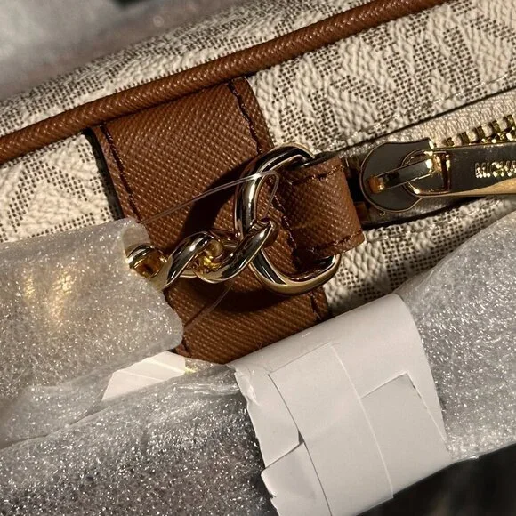 Michael Kors $398 Jet Set Travel Medium Signature Logo Crossbody Vanilla NWT - Picture 11 of 15